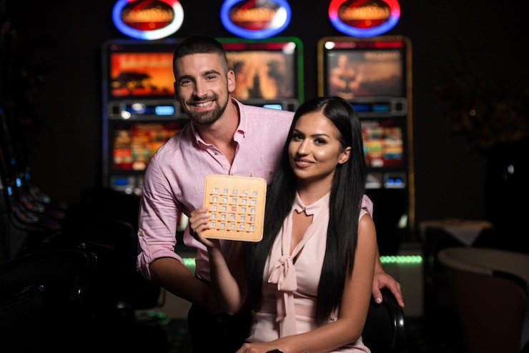Meja Blackjack langsung di aplikasi pgking slot dengan dealer profesional